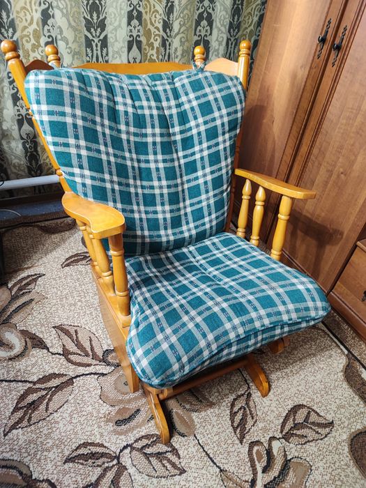 Продам кресло качалку