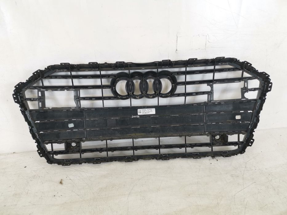 Централна решетка Ауди А6 С8 / Audi A6 C8 Оригинална и в добро състоян