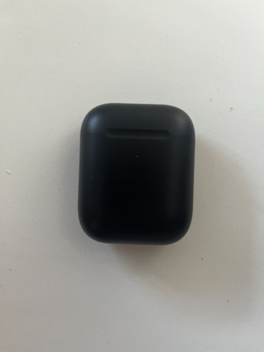 Продам AirPods черный