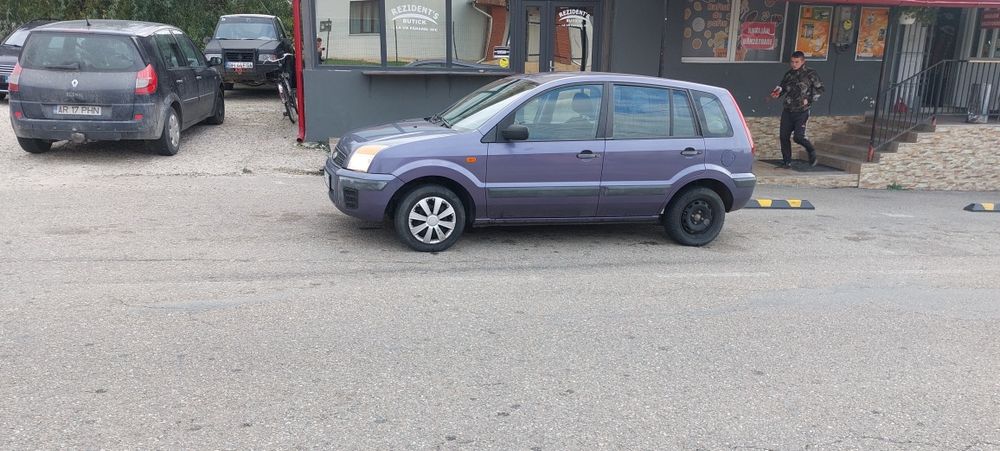 Vand sau schimb cu suzuki 4x4