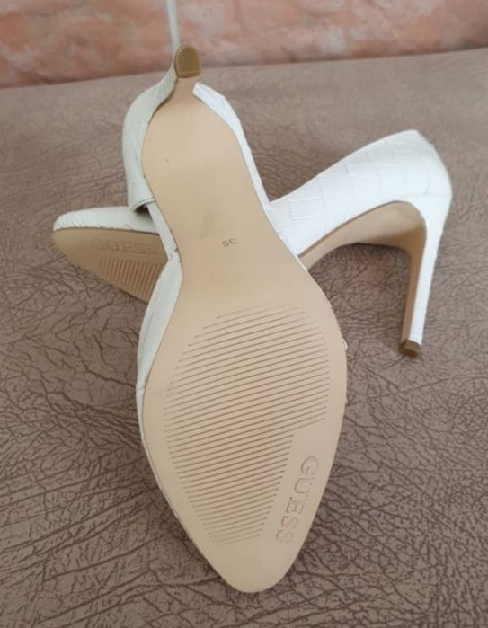 Pantofi Guess 35
