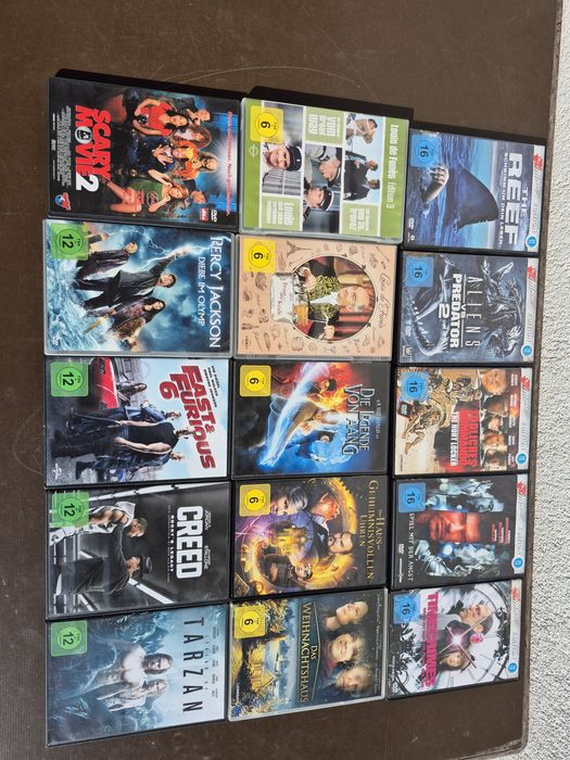 Vând lot 17 DVD uri cu filme,Acțiune, Sf, Groaza, Triler 
(aproximativ