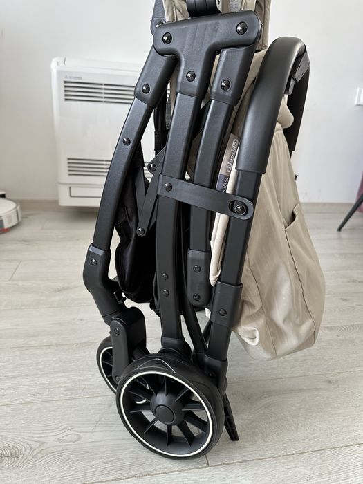 Лятна количка CHIPOLINO KISS до 22кг. - МАКАДАМИЯ