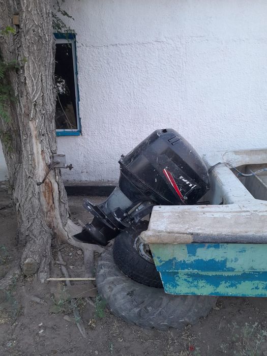 Продам пластиковую  лодка с мотором