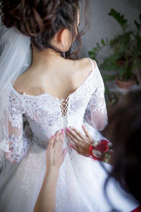 Продам свадебное платье и туфли 38 размера