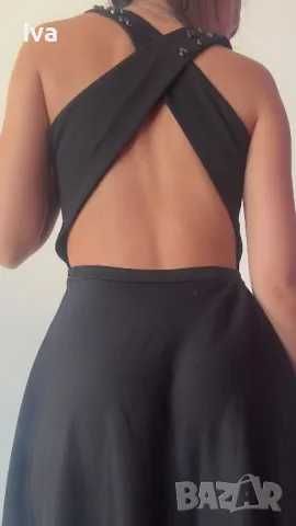 Елегантна черна рокля с гол гръб – стил и изящество