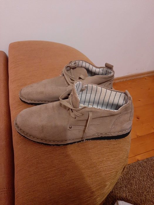 Vand ghete din piele intoarsa!