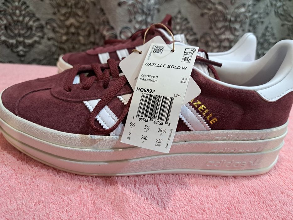 Продам новые кеды Адидас