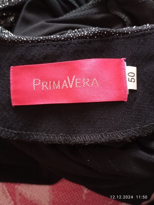 Платье на торжество любое.