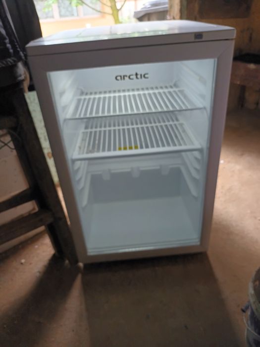 Vând frigider Arctic – dimensiuni 85x55