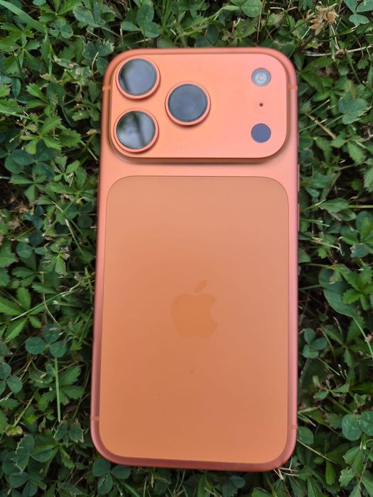 Vând iPhone 17 pro