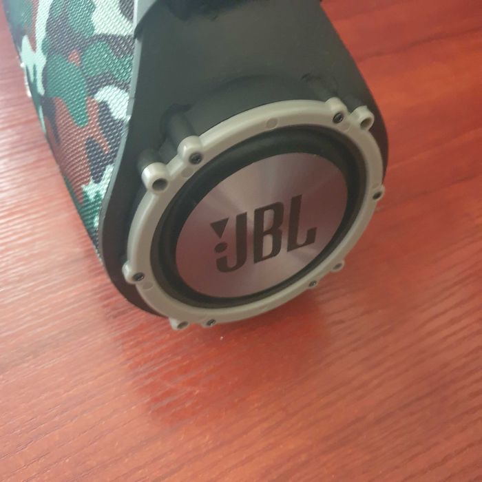 Продавам JBL Boombox