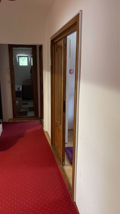 Persoana fizica inchiriez urgent apartament 4 camere in zona centrala