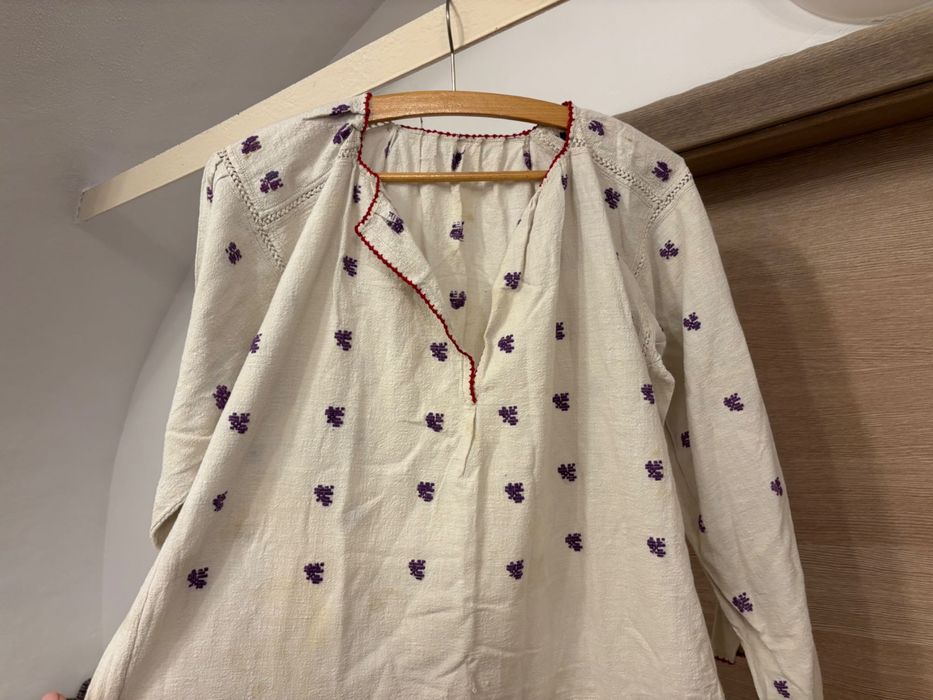 Camasa de in cu broderie dama di bărbat .