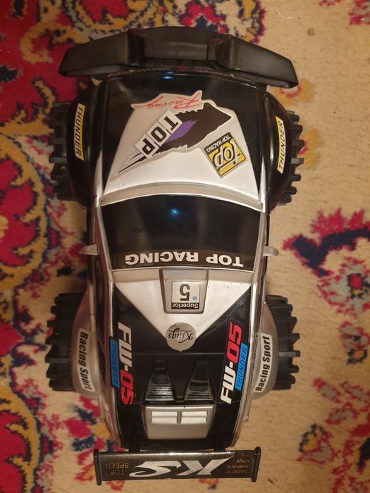 Mașinuța de jucarie