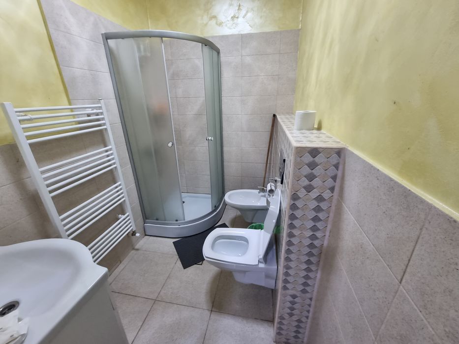 Firmă inchiriază in regim hotelier spații de cazare in 2 locații