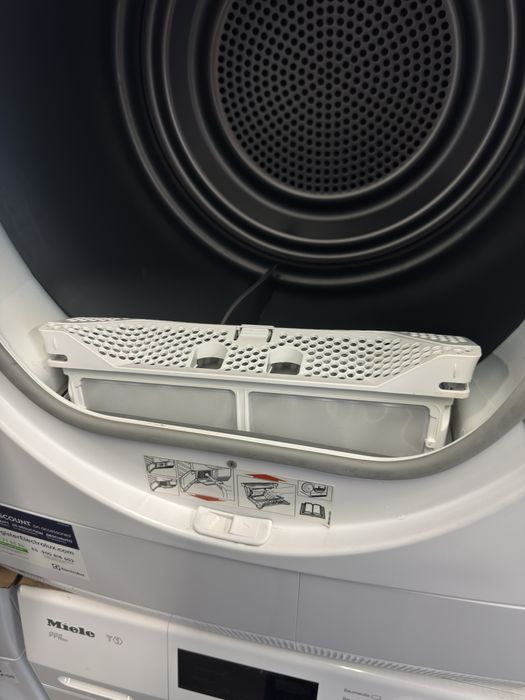 Uscător de rufe cu pompă de căldură Electrolux EDH3584PBW