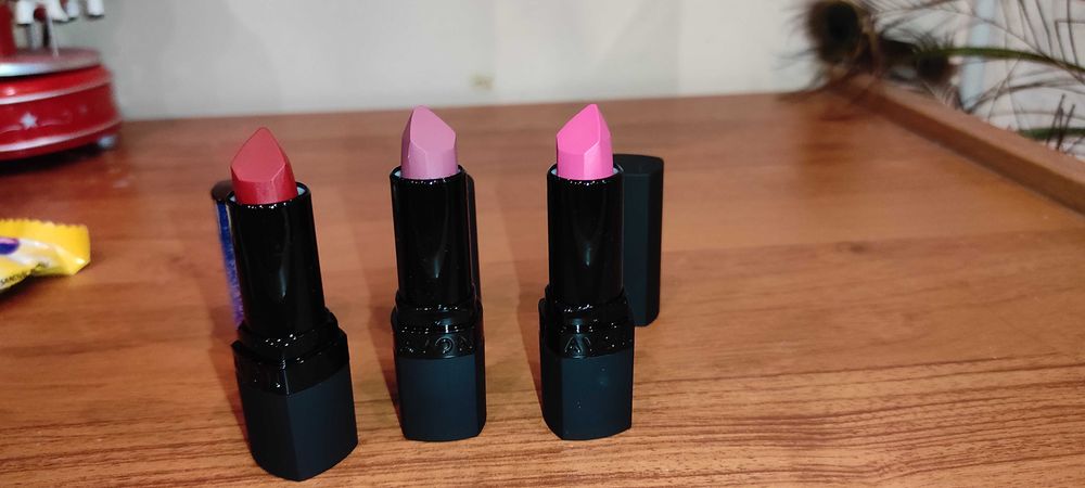 червило Ultra AVON