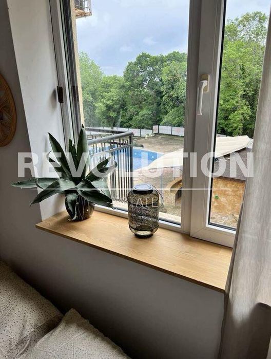 Тристаен апартамент в района на Златни пясъци!