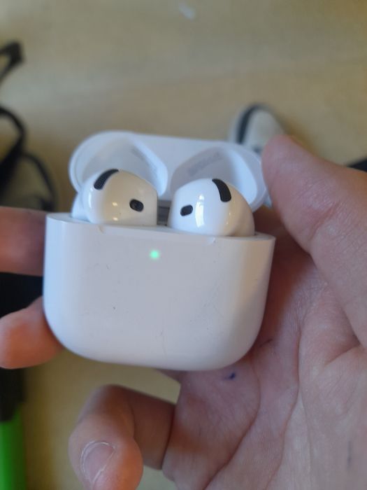 AirPods 4 бужный