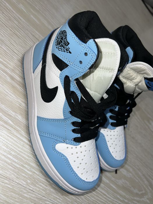 Кроссовки новые детские