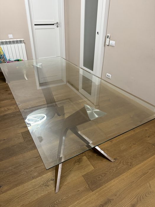 Masa living sticla - ( un picior este dezlipit)