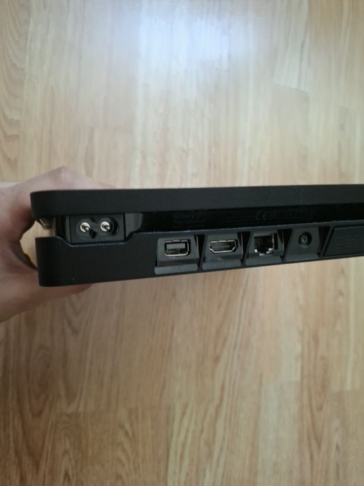 Consolă Playstation 4 slim 1TB