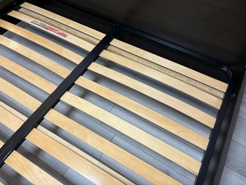 Спалня. Обзавеждане. Легло. Подматрачна рамка