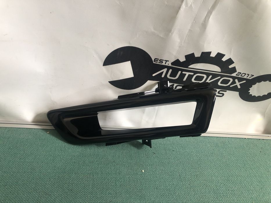 Grila proiector rama stanga Land Rover Discovery Sport an 2015-2019