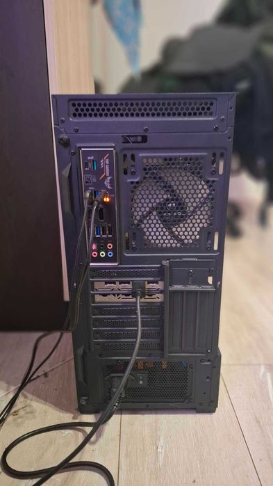 Геймърски компютър! RX 6600, Ryzen 5 5600X, 32GB RAM, 850W!