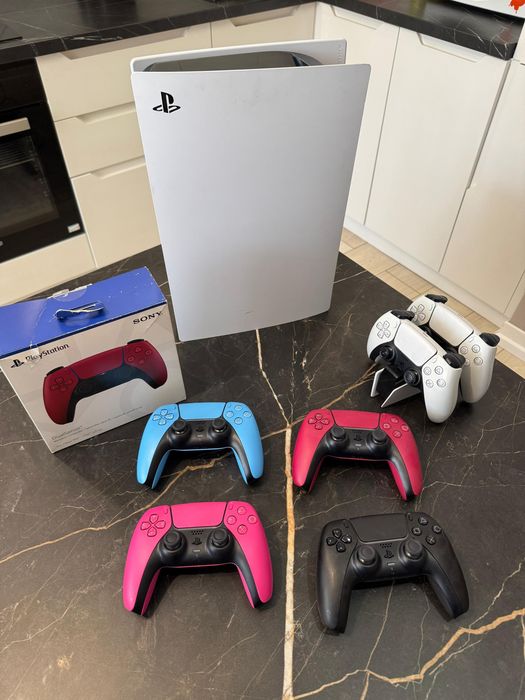 Продам PS5, 4 джостика
