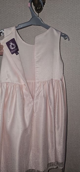 Платье нарядное, в отличном состоянии