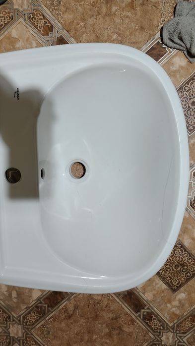 Продам умывальник без ножки