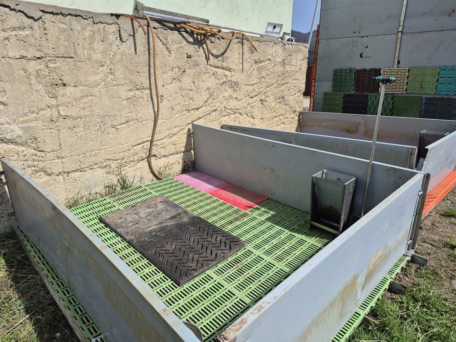 Podea Plastic, gratare pentru porci-purcei ,animale. Recent adusa din Germania.