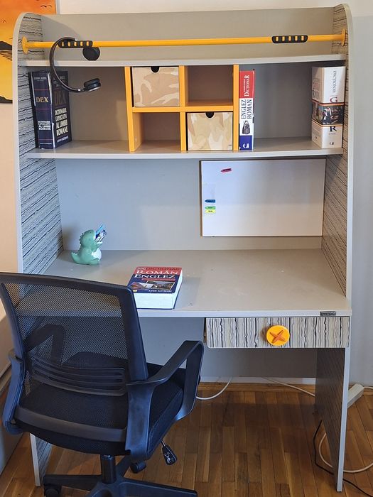 Cameră completă tineret: pat  extensibil , dulap, birou , noptiera
