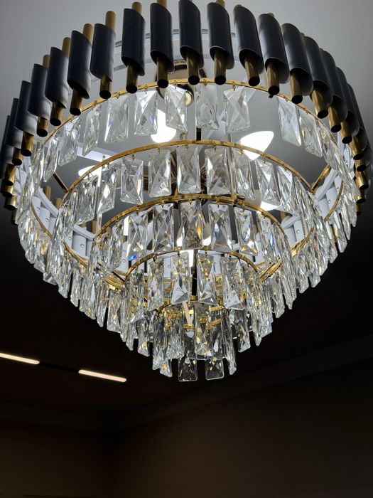 Продам люстру б/у