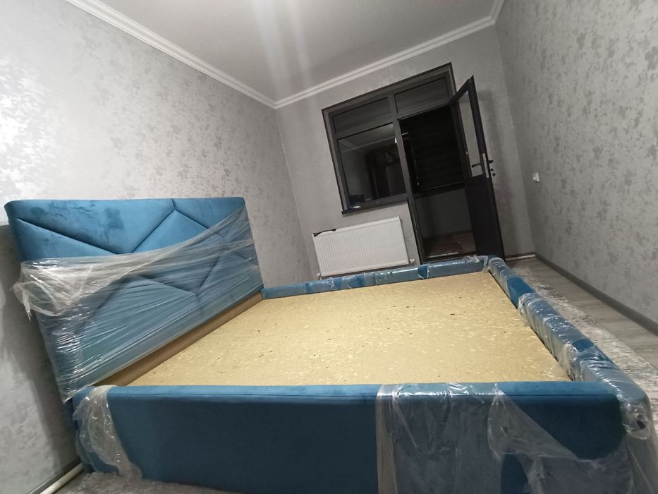 Spalniy divan sotiladi 2kiwilik yangi srochno