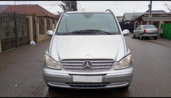 Mercedes ciano mic