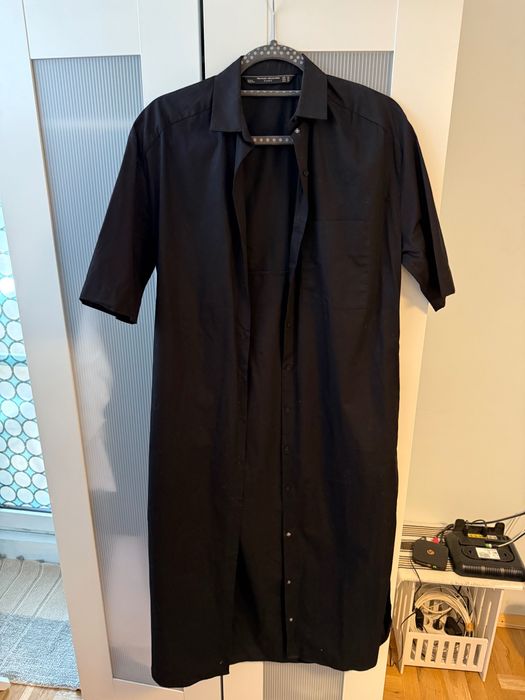 Дълга черна риза с къс ръкав