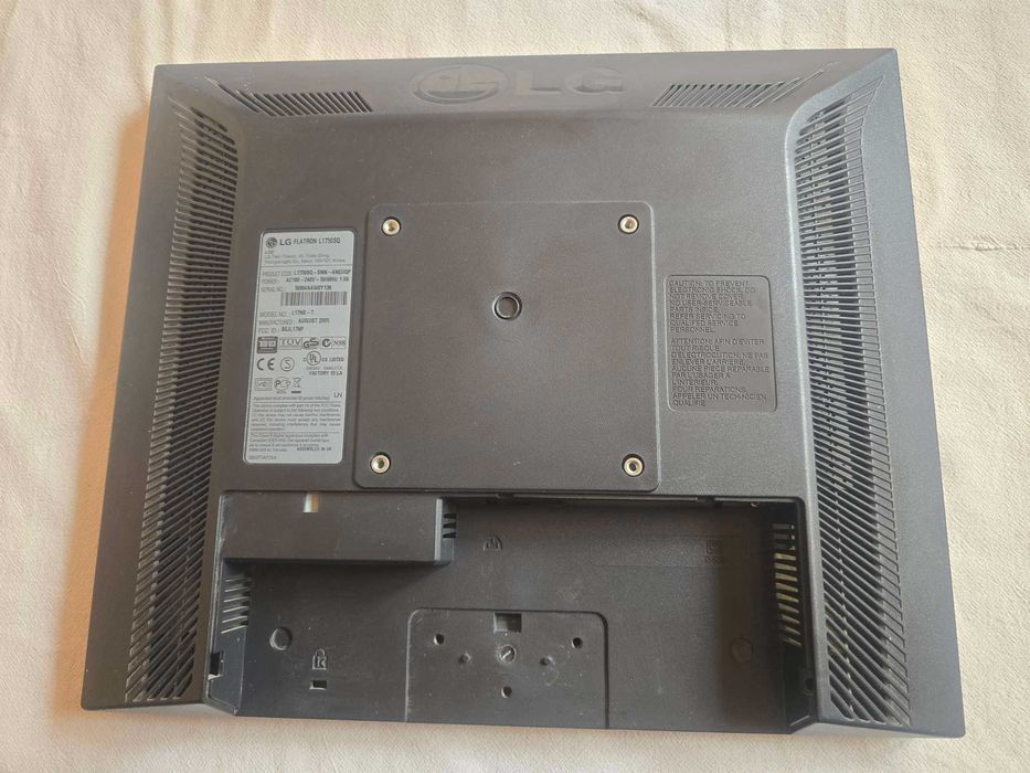 Монитор LG Flatron L1750SQ