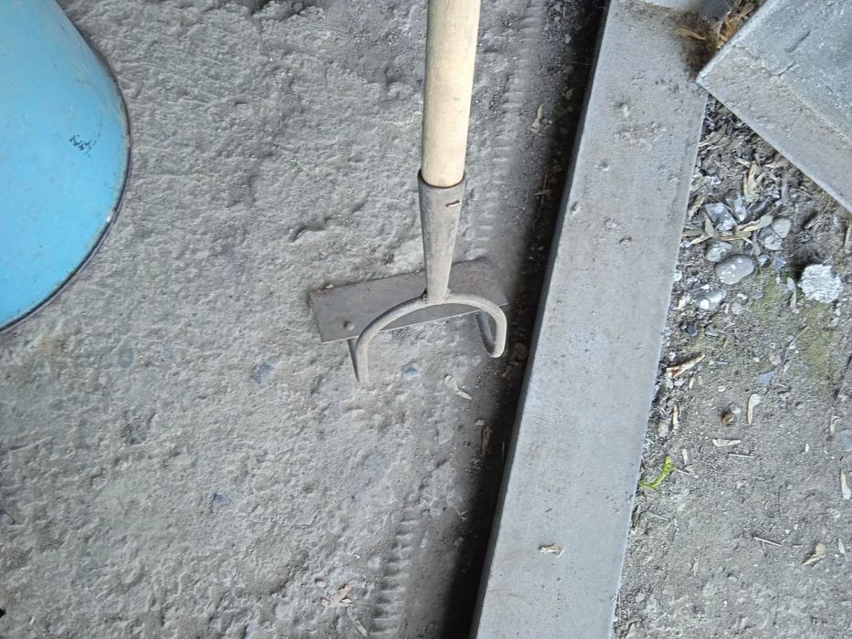 2 лопаты грабарки и тяпка