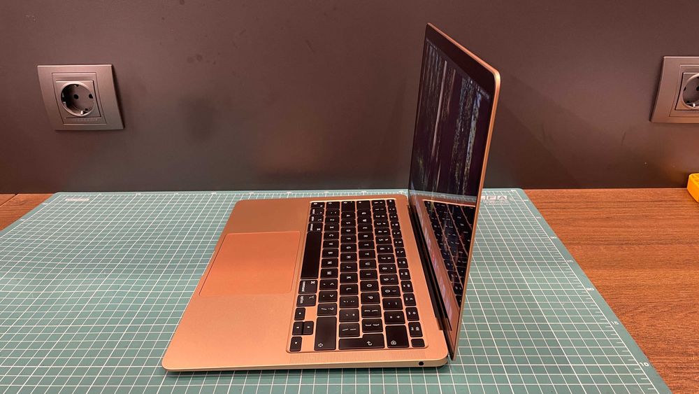 Mac book air 13 M1 Rose gold 256GB SSD КАТО НОВ 94% батерия
