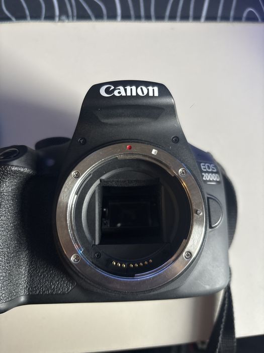 canon 2000D с 18-55 EF-S IS