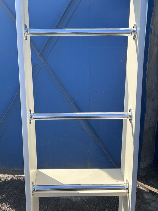 Продается 2х ярусная кровать с матрасом