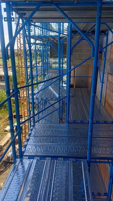 Inchiriem schela metalica de fatada