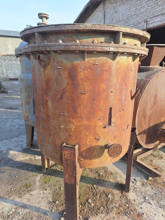 Продается 5 химические резервуары