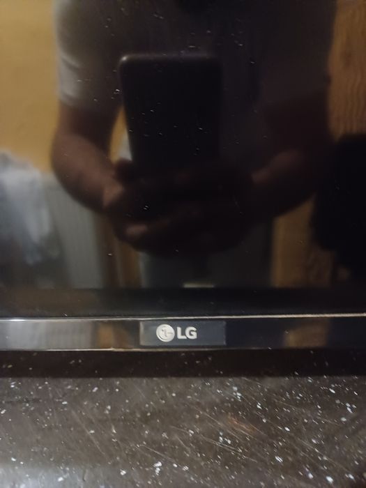 Vand doua leduri tv pentru piese LG