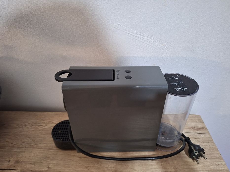 Espressor Nespresso Essenza mini