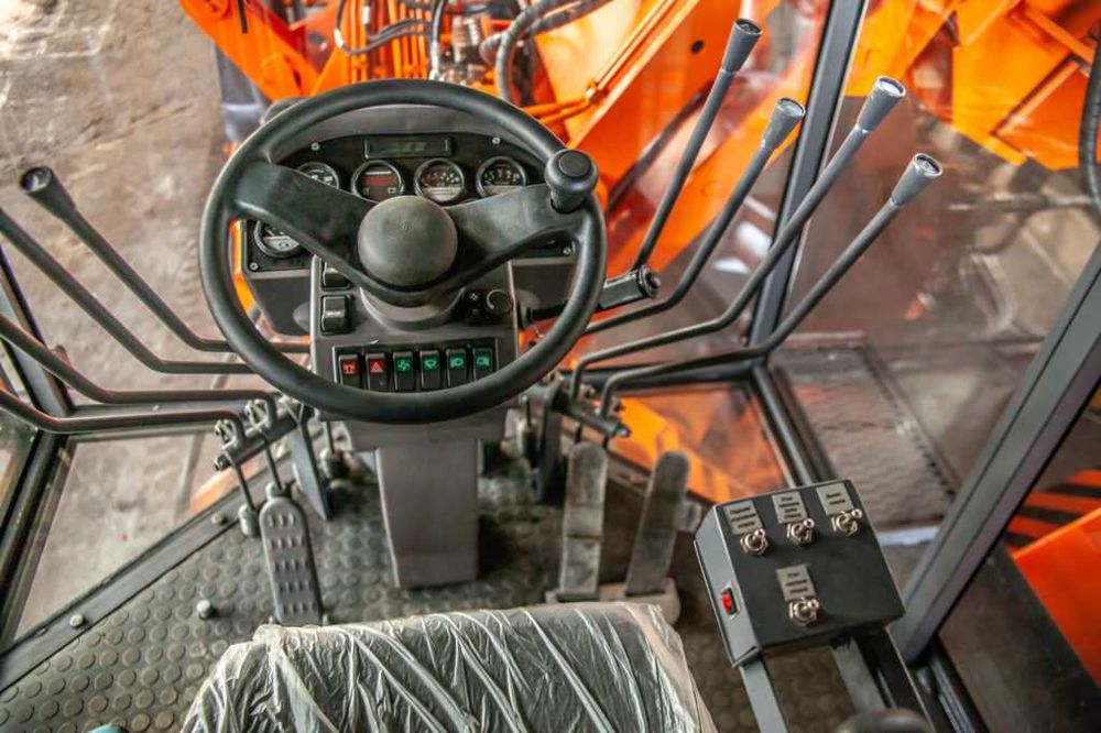 Автогрейдер СДМ-25 для строительства и содержания дорог