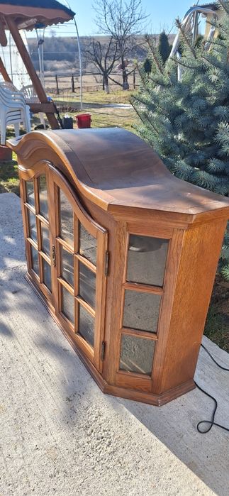 vand dulap de pus pe perete lemn masiv